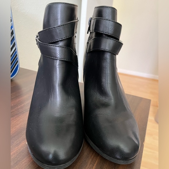 Material Girl ankle booties, size 9.5 - Picture 2 of 10